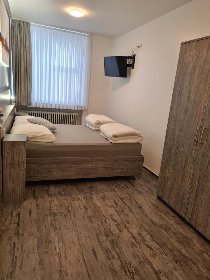 Pension Zwei A Leverkusen Extérieur photo