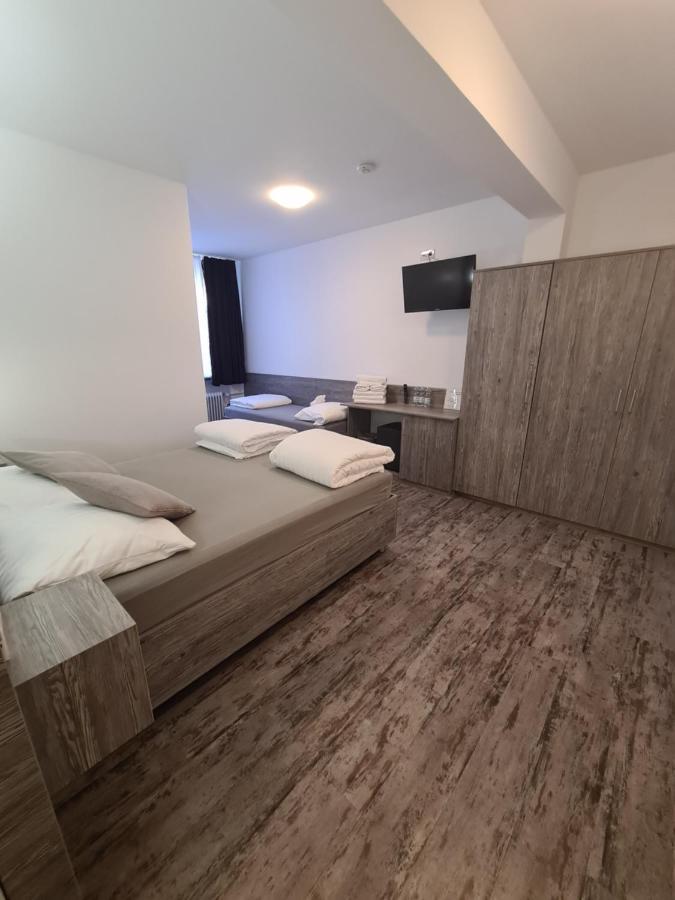 Pension Zwei A Leverkusen Extérieur photo