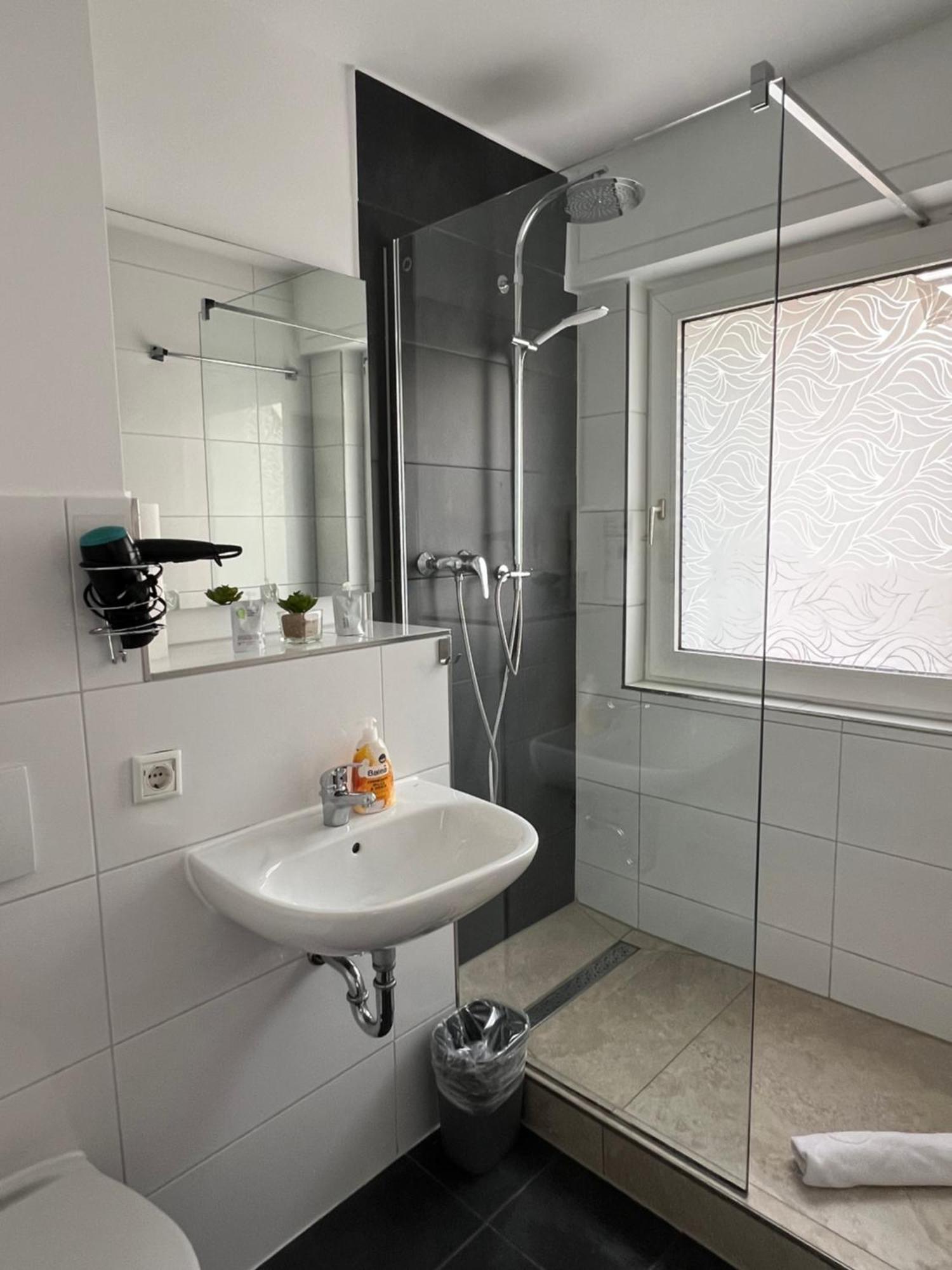 Pension Zwei A Leverkusen Extérieur photo