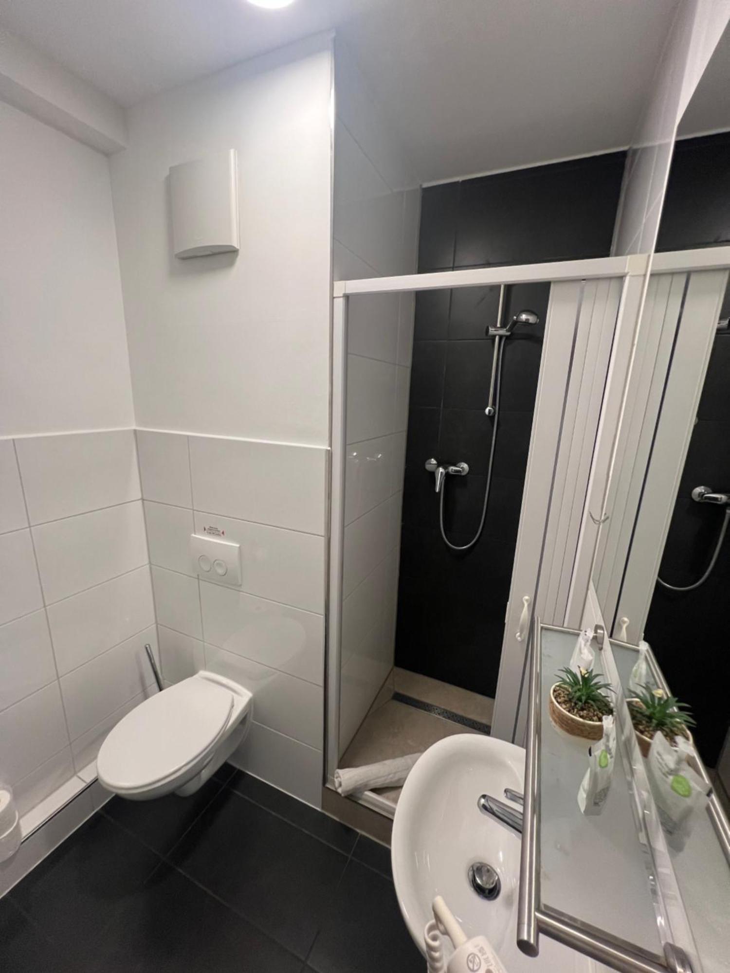 Pension Zwei A Leverkusen Extérieur photo