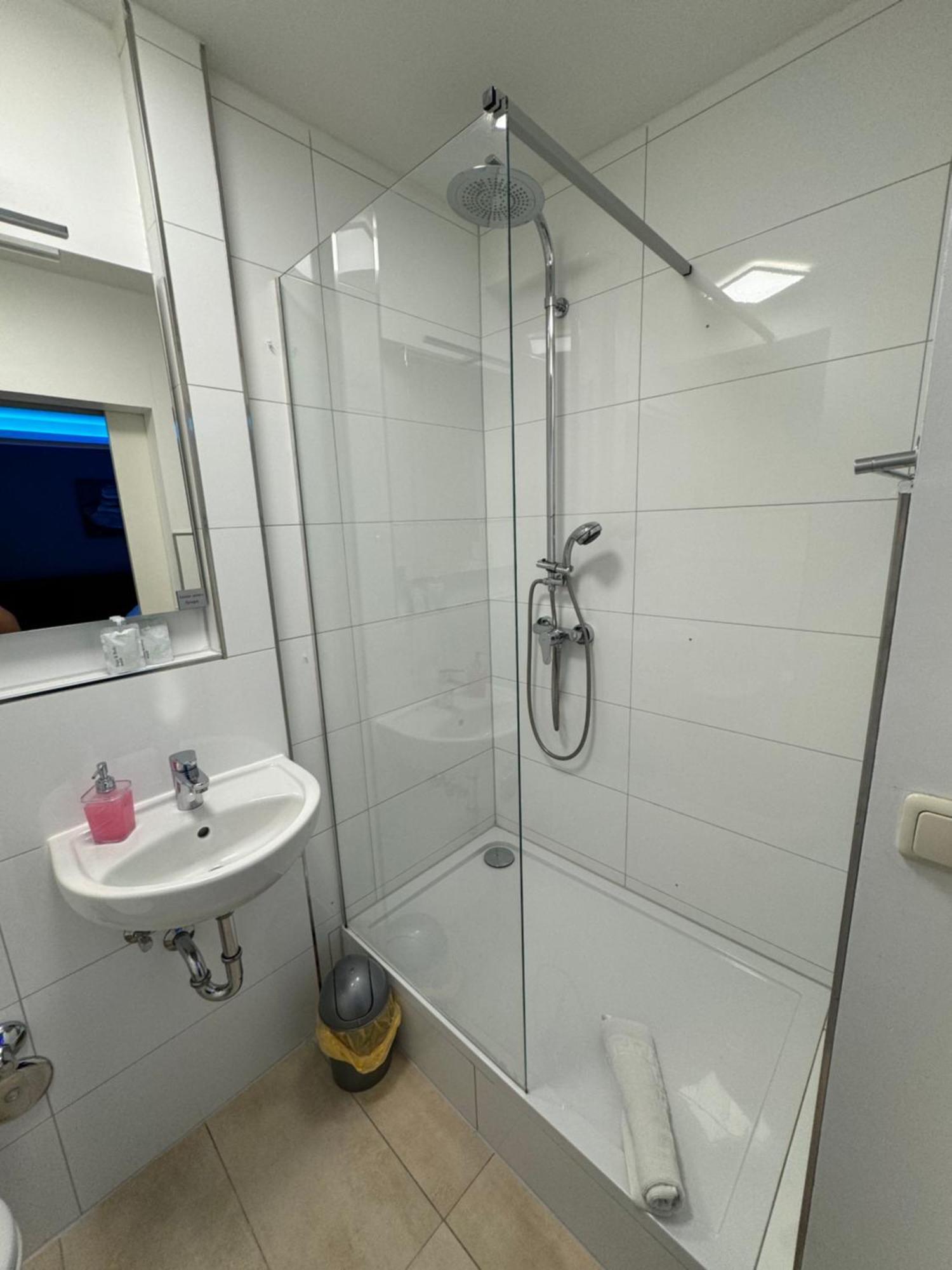 Pension Zwei A Leverkusen Extérieur photo